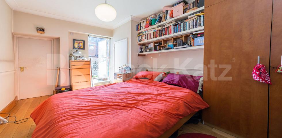 			INCLUDES COUNCIL TAX, 1 Bedroom, 1 bath, 1 reception Flat			 Broadway Parade, Crouch End